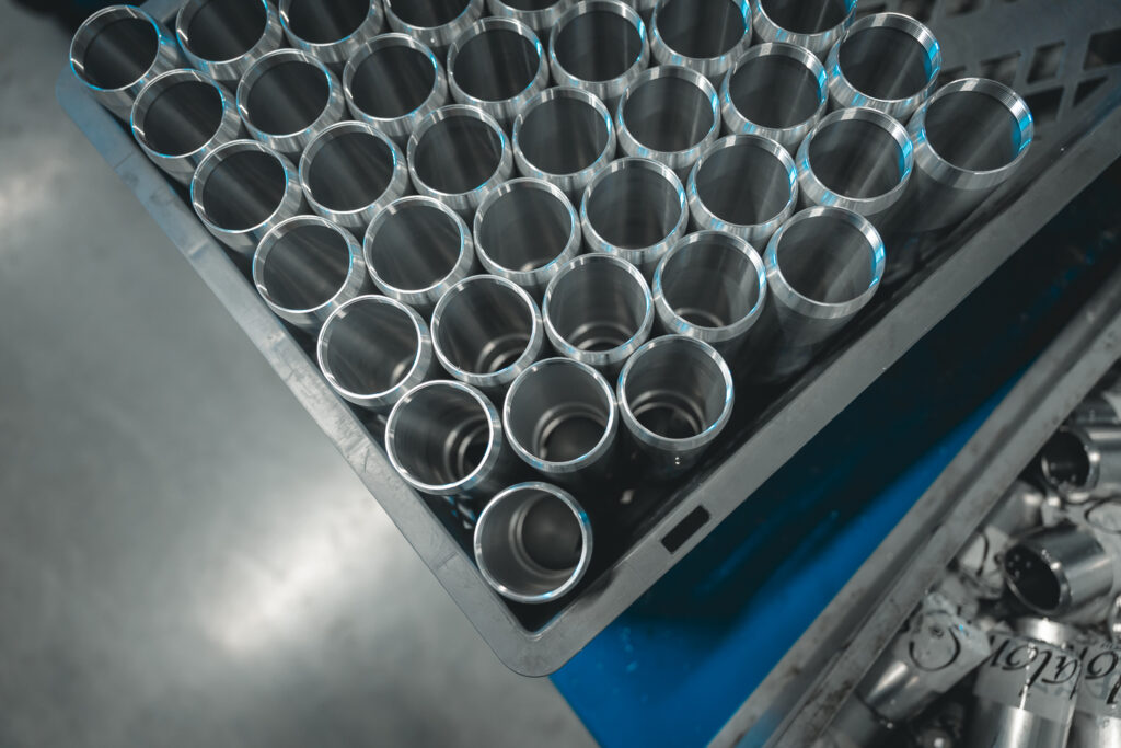 Les silencieux Stalon sont fabriqués en aluminium et en acier inoxydable.